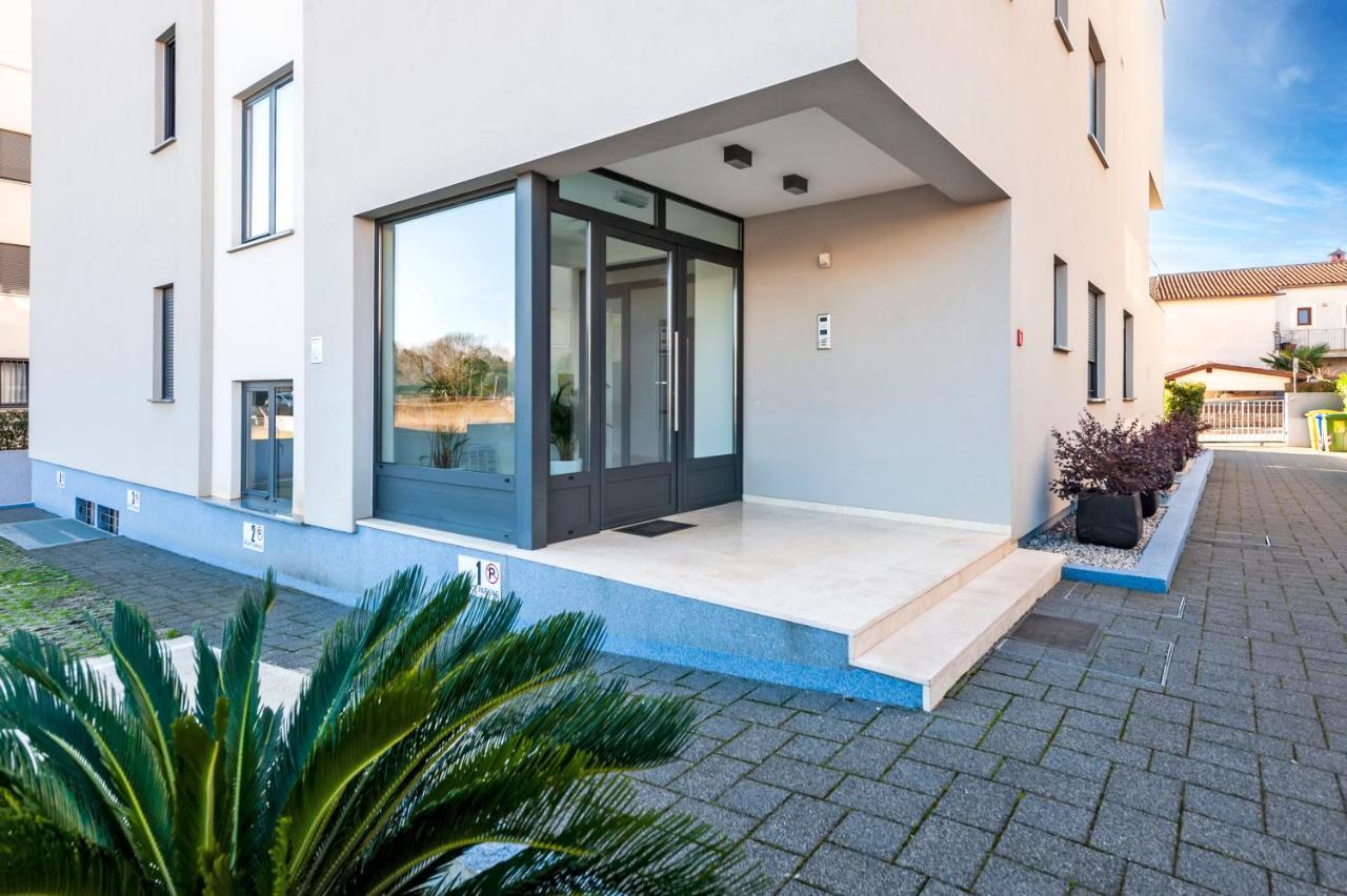 Sunny Day - Apartment With Parking Rovinj Exterior photo