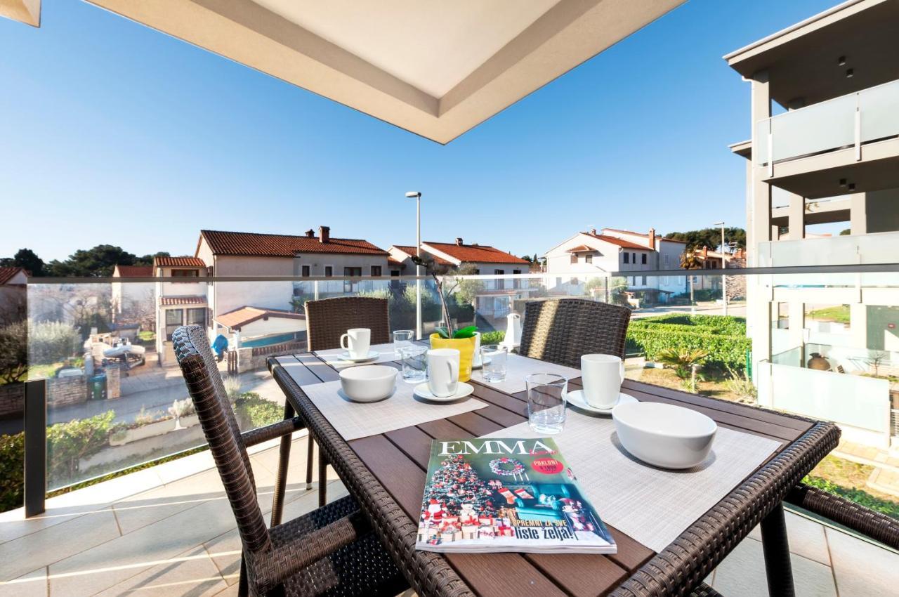 Sunny Day - Apartment With Parking Rovinj Exterior photo