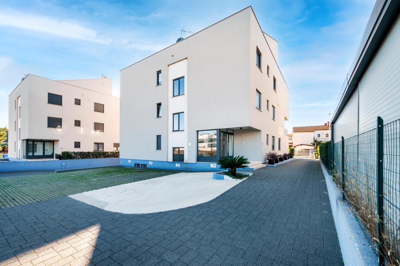 Sunny Day - Apartment With Parking Rovinj Exterior photo