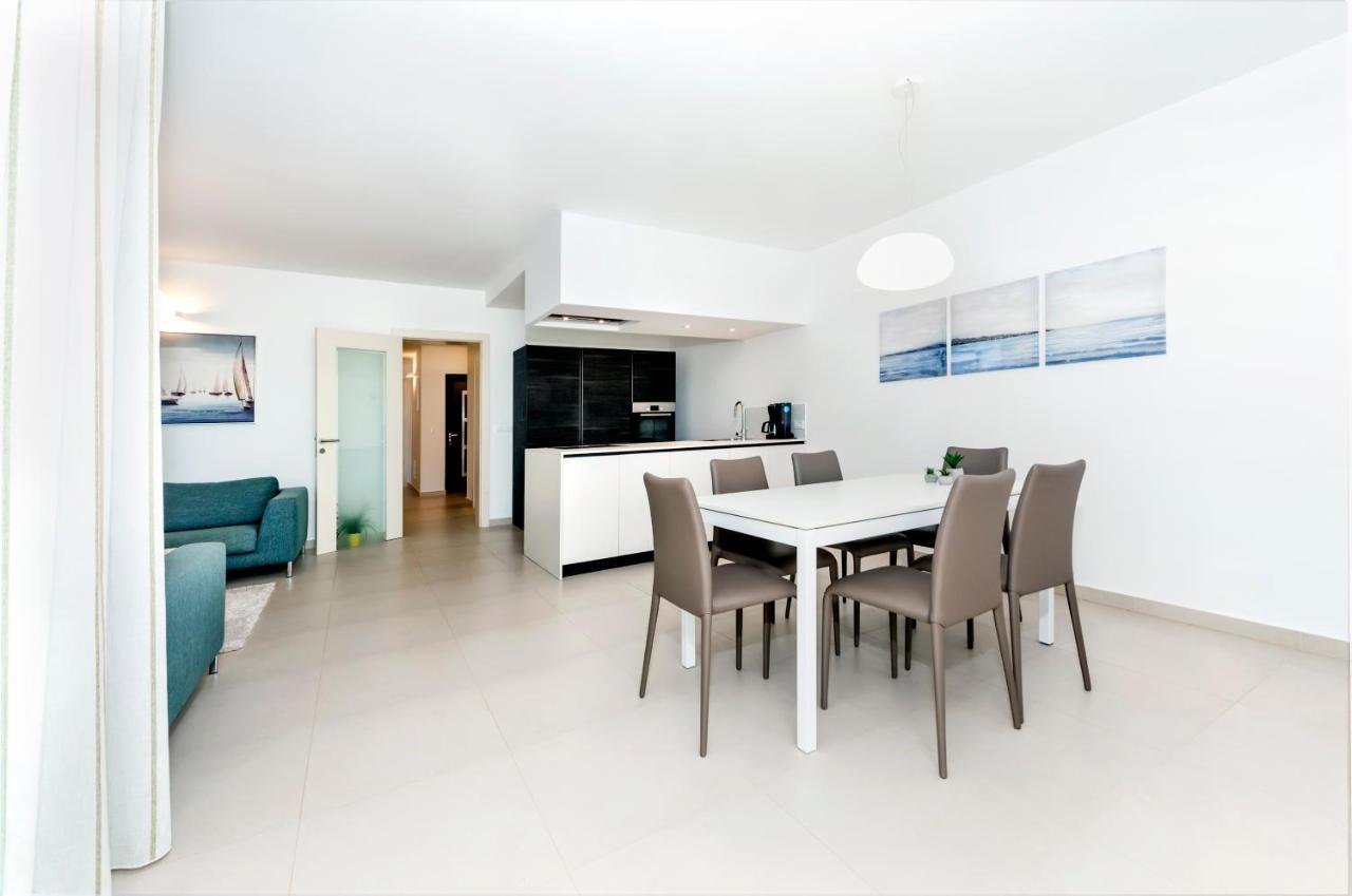 Sunny Day - Apartment With Parking Rovinj Exterior photo